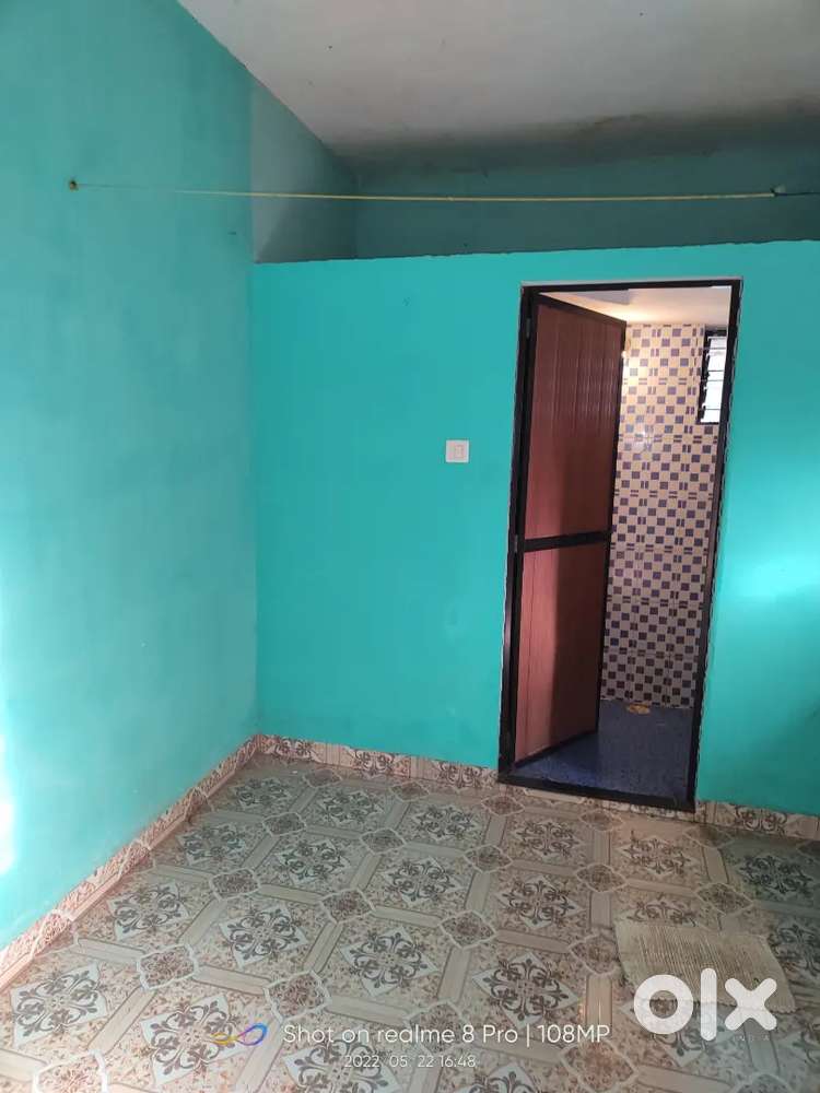 Rent A Room with attech toilet and bathroom