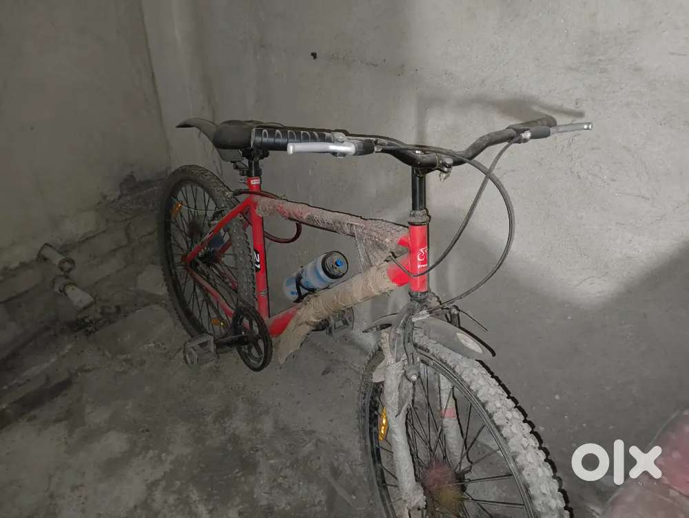 Tata Stryder cycle with bottle holder
