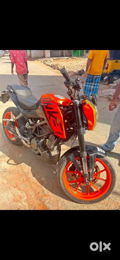 Duke 125 with neat engine condition