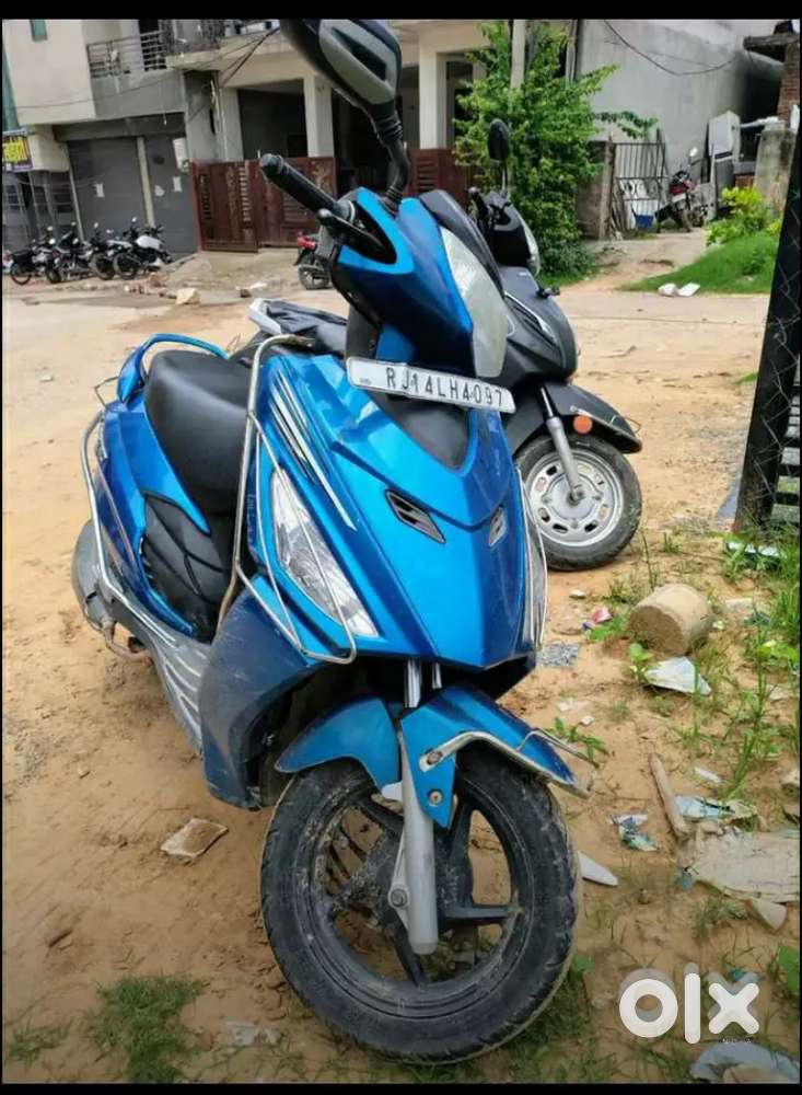 Single hand scooty, good in condition