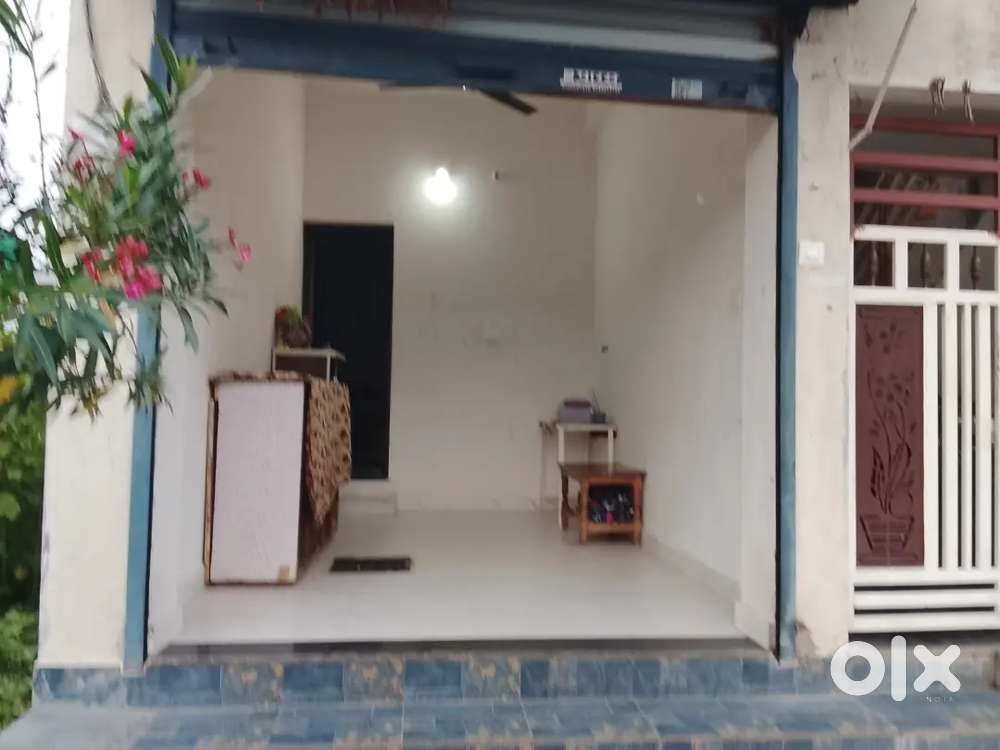 SHOP ON RENT ROAD TOUCH WITH SHEAD 4000