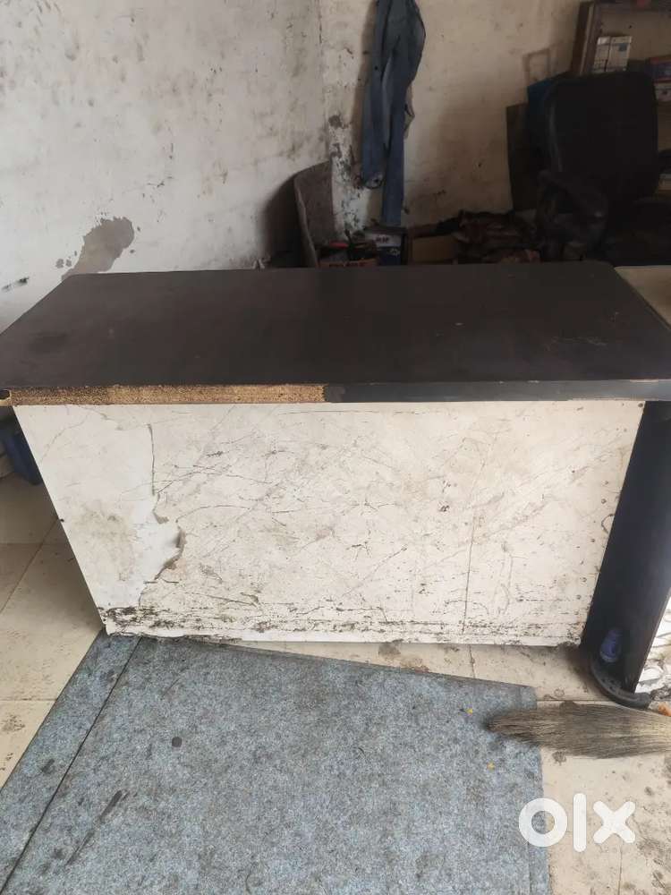 Computer table
