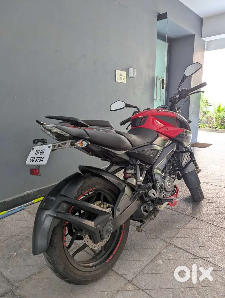 Well maintained NS200 bike - Red - Single Owner
