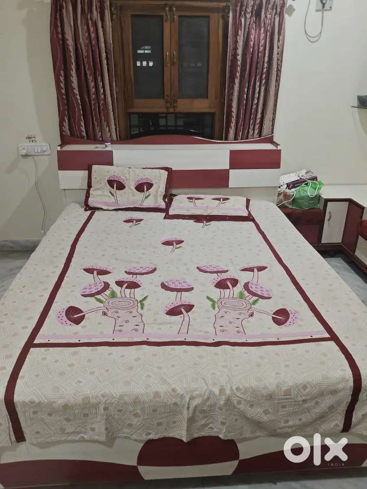 Selling bed with mattress