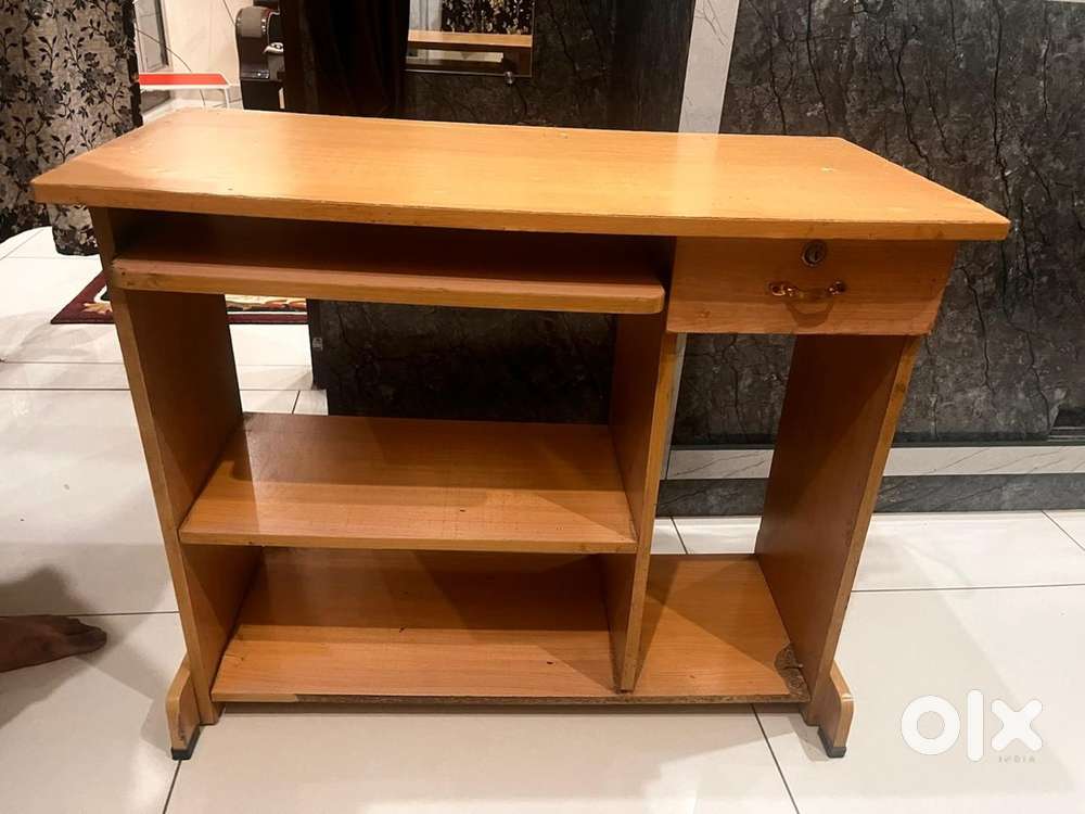 Computer table