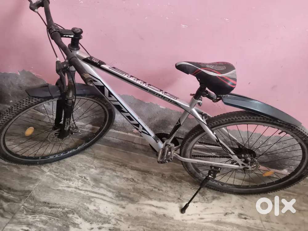 Avrox smog cycle , tyre size 29.5inch
