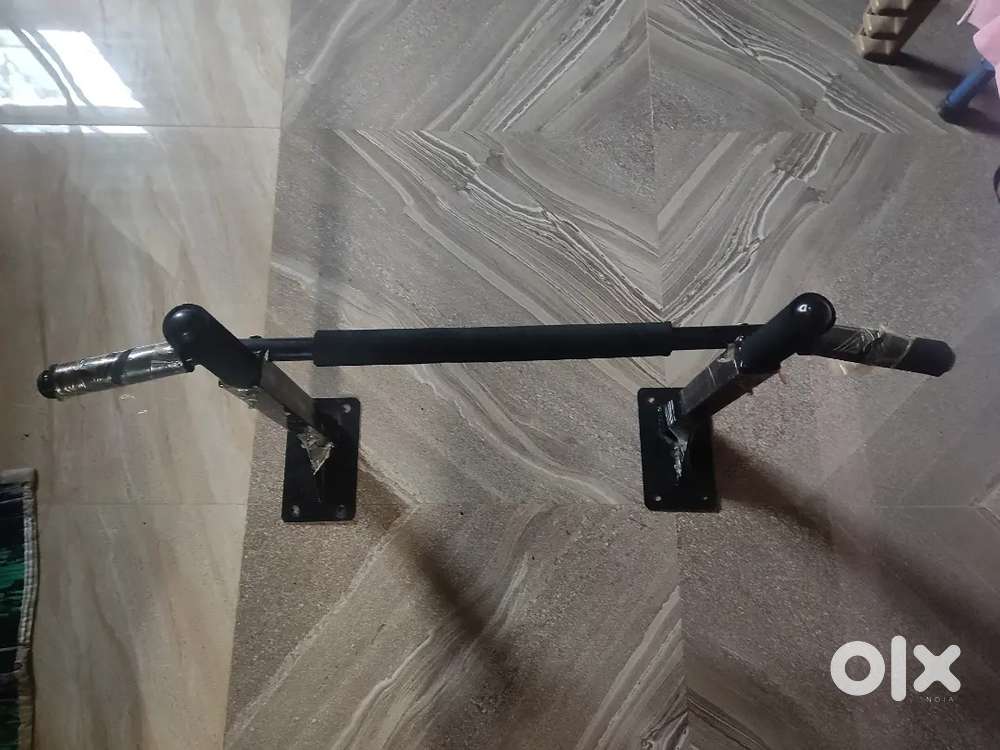 Brand new pull up bar