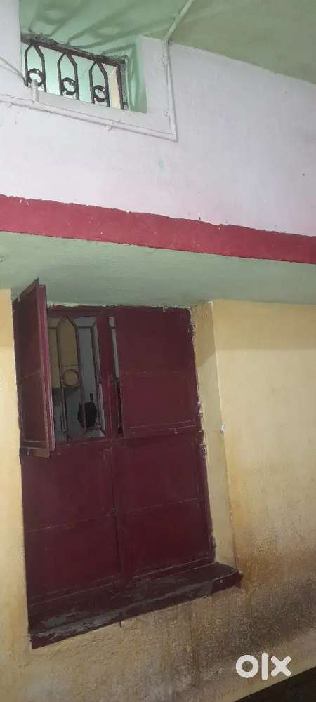 Room available for Batchelor