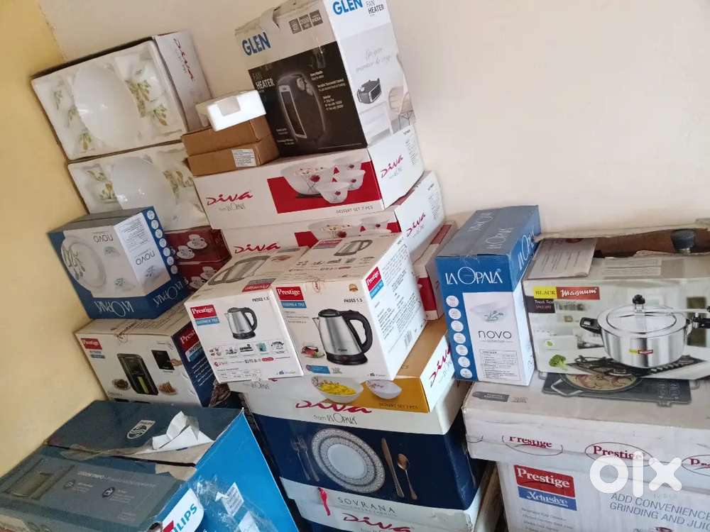 Juicer , fillips buffer, kettale, sandwich maker  cooker dinner sett