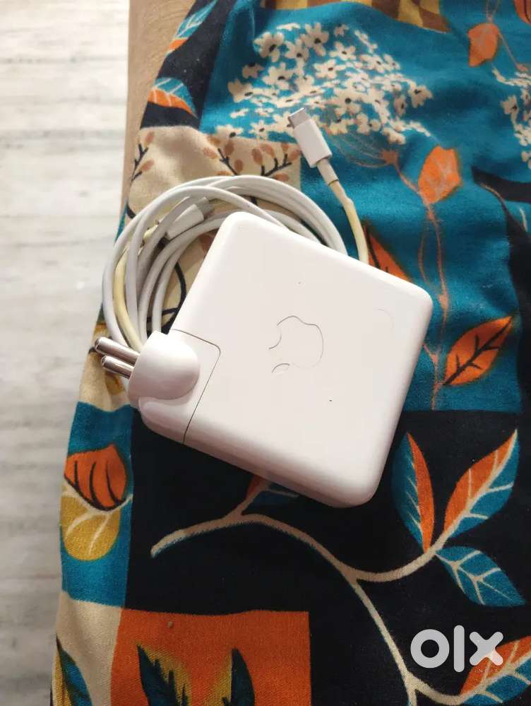 Apple macbook adapter