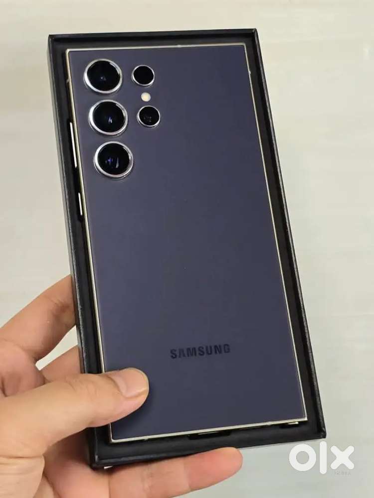 Samsung galaxy S24 ultra with all accessories