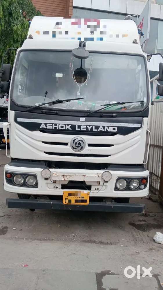 10 Tyre 32 FT Ashok Leyland container available for sell