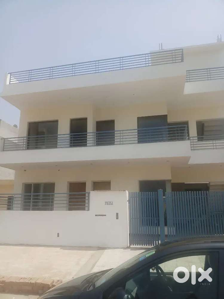 For rent 3BHK 1st floor 350 sq yd house
