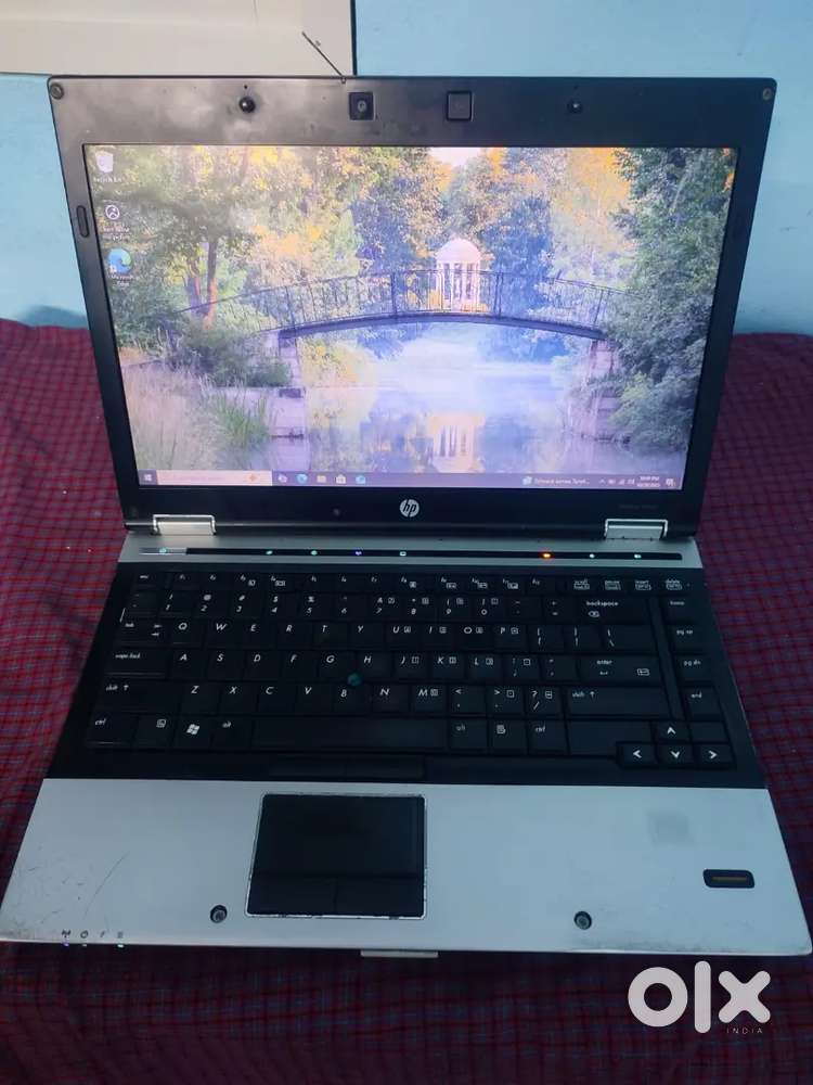HP laptop with bag