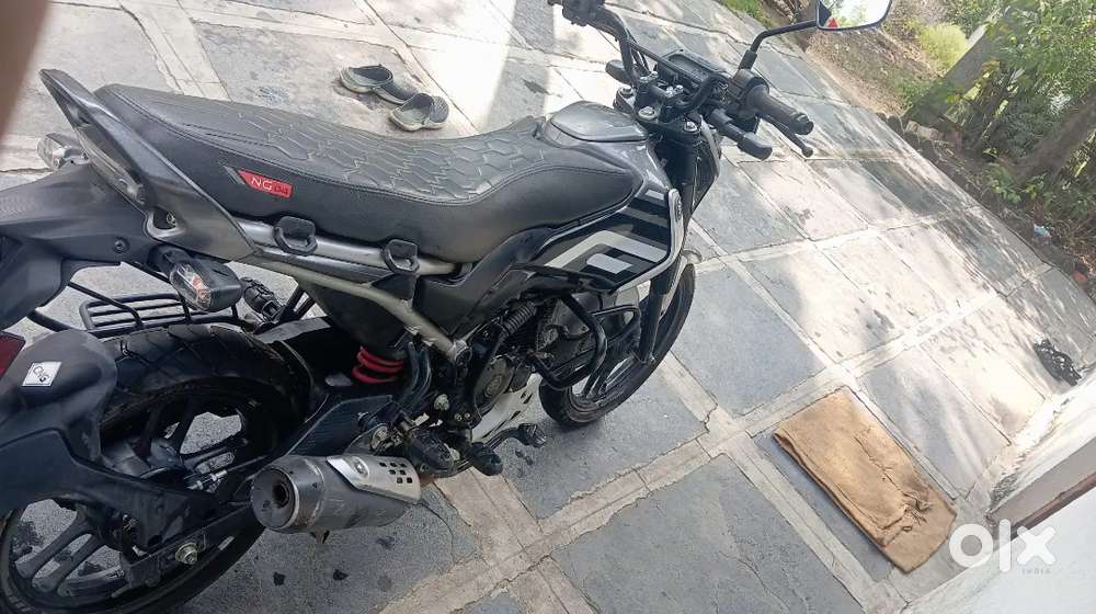 Cng & petrol bajaj freedom