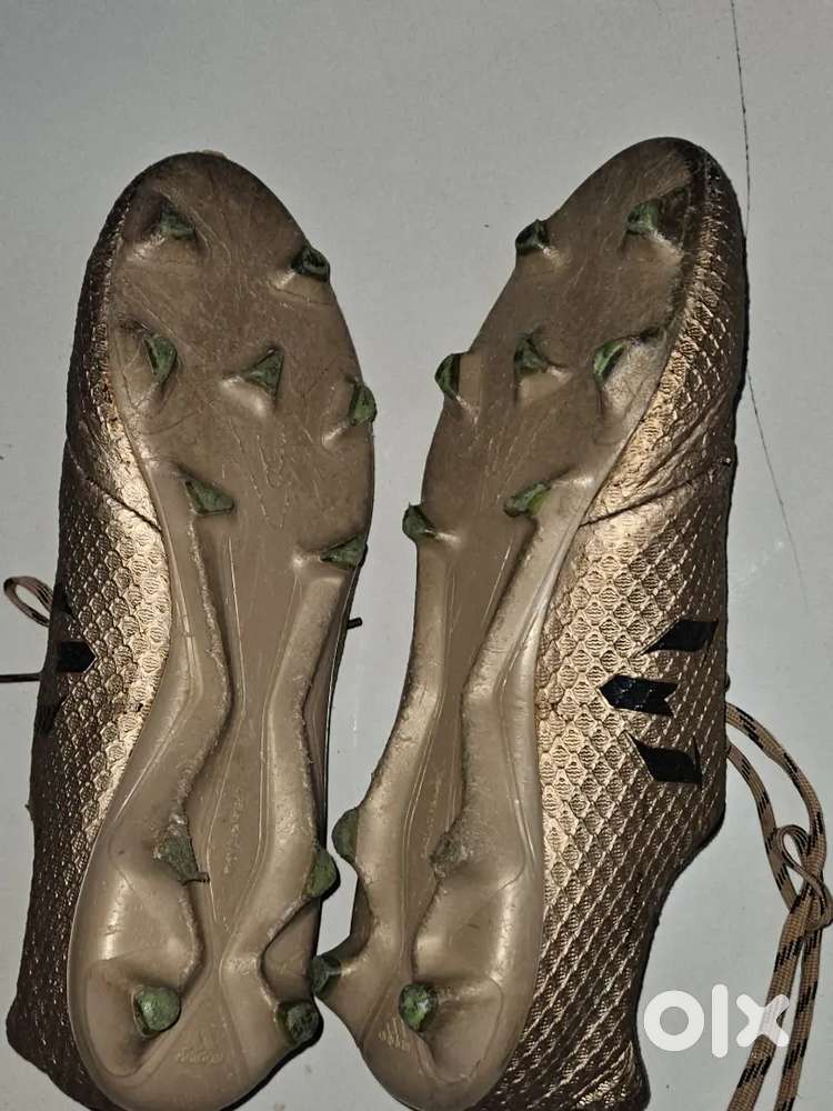Adidas Messi 16.1 cleats/boots
