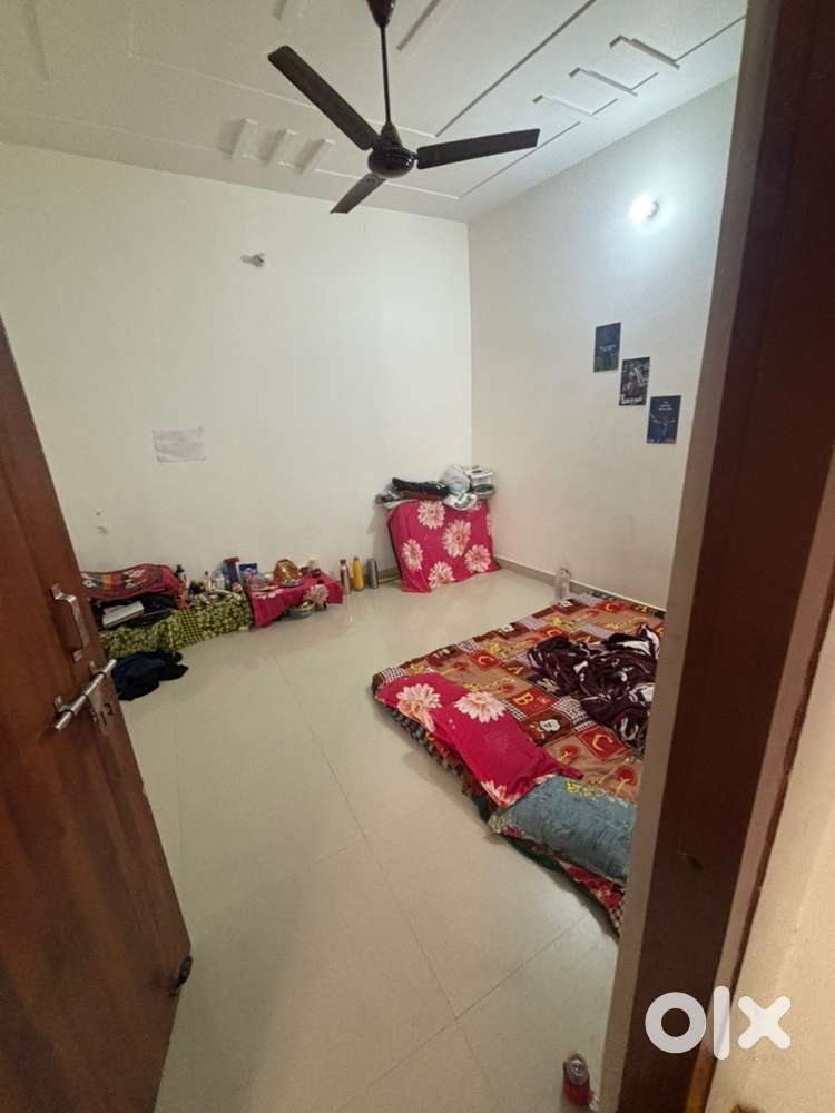 Flatemate (girl) fully independent house