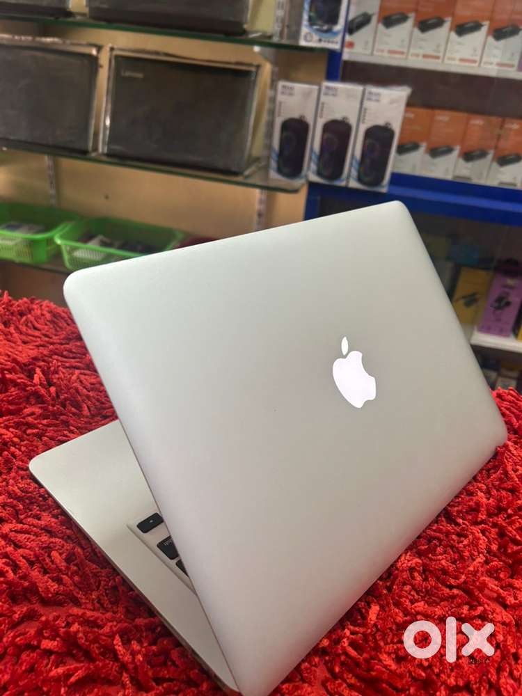 Apple MacBook Air intel i5, 8 Gb RAM, 256 GB SSD,