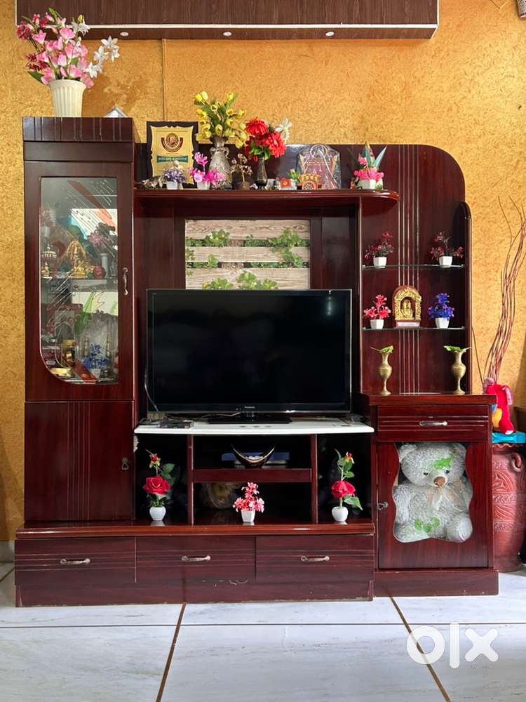 TV UNIT (52000 actual price selling price 10000)