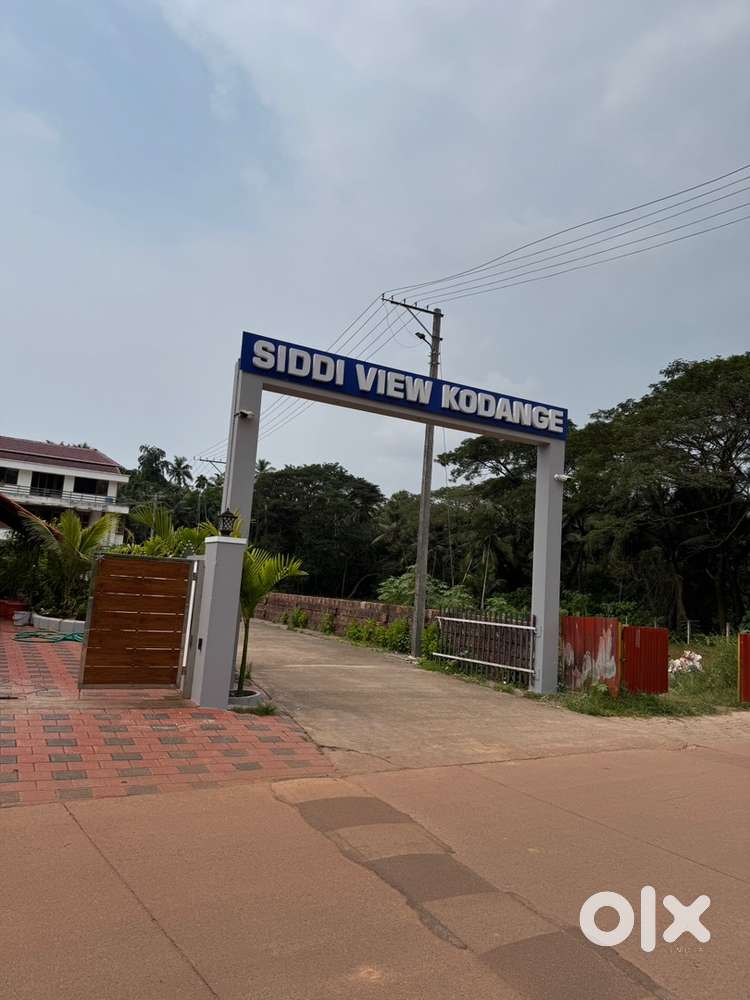 4 crnts good  good square plot in a good place