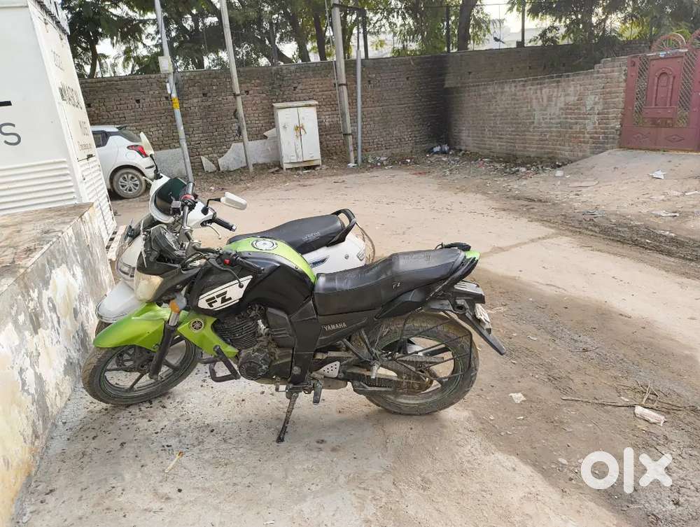 Single hand Chali Hui badhiya gadi hai ek number