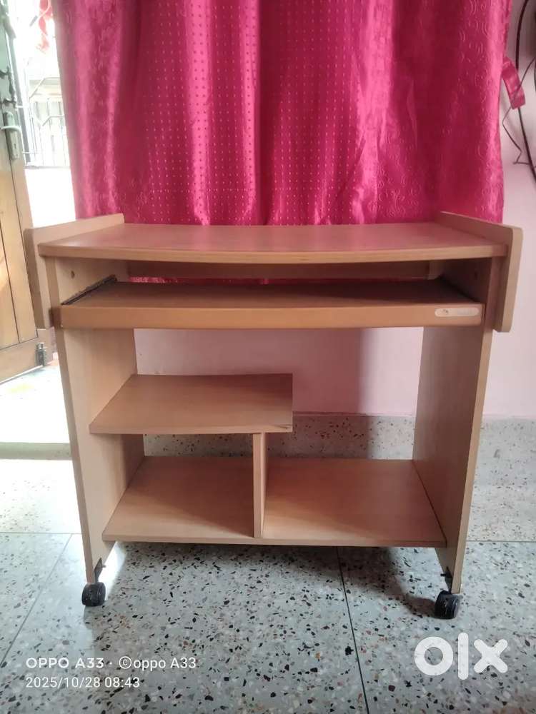 Computer table