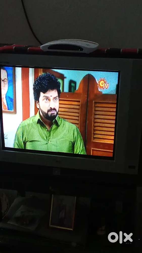 Lg 21 inch good condition tv with remote
