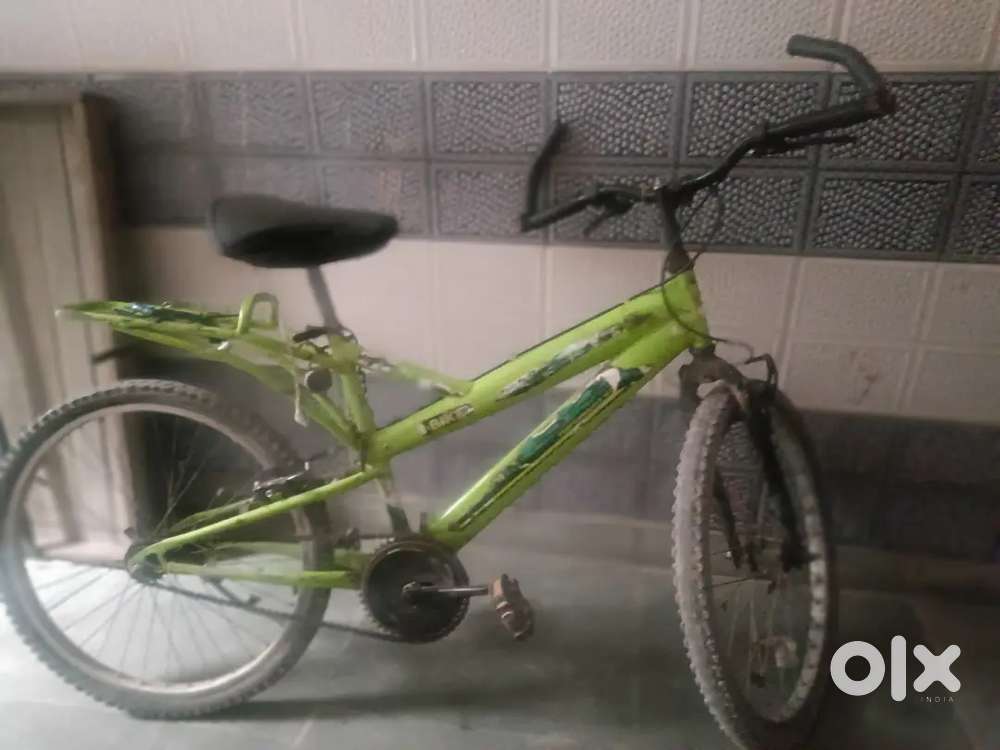 Yah cycle purani ho gai aur gandi hai