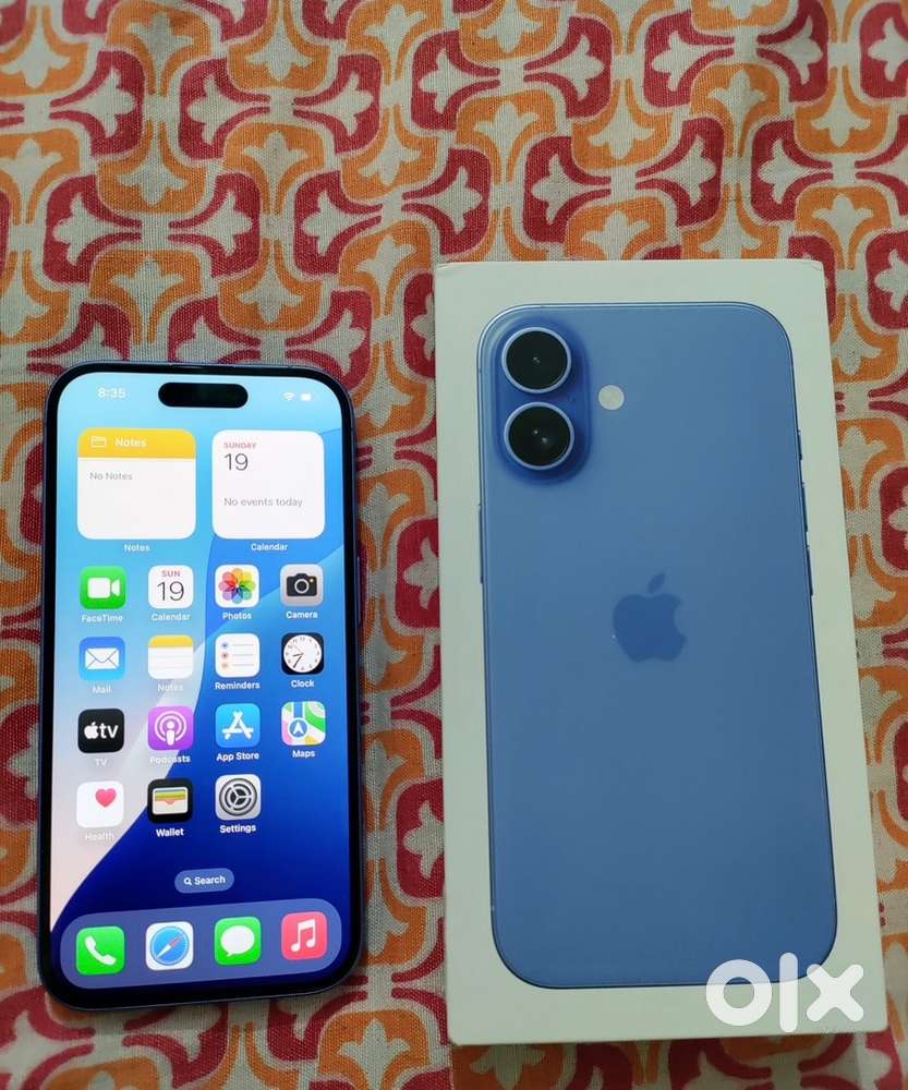 selling my 4 month old iphone 16 with  bill and box