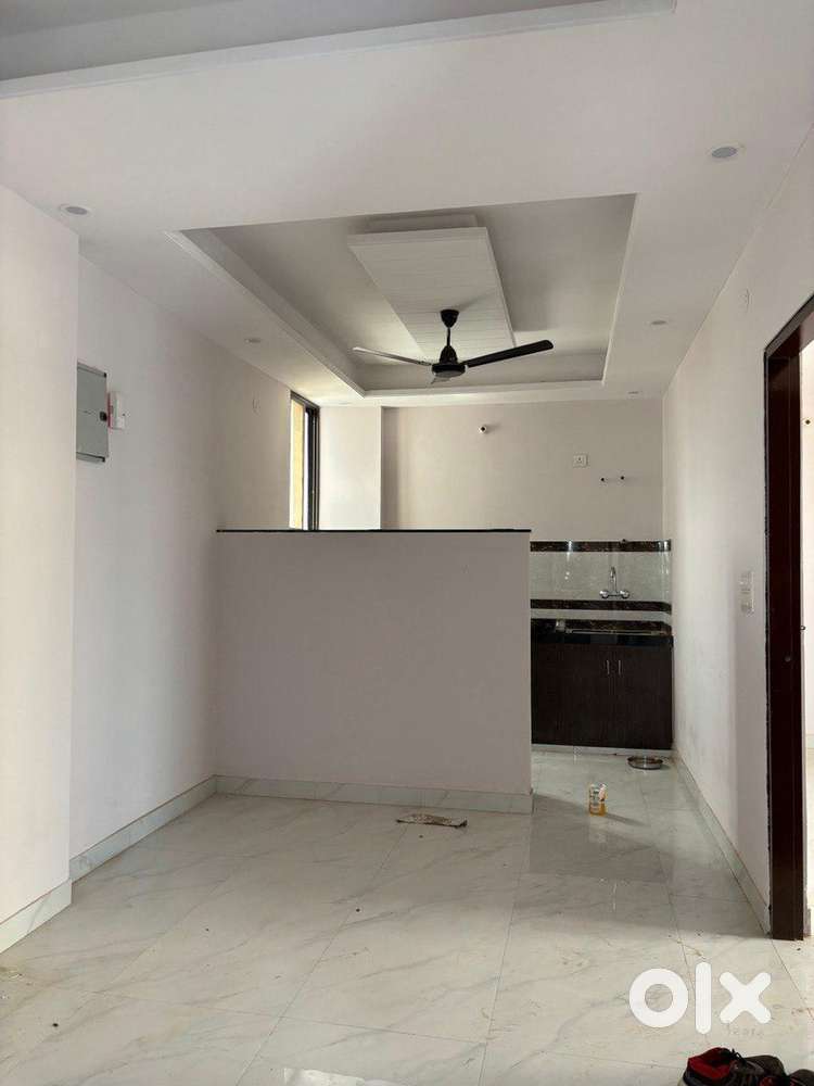 3 BHK flat with beds for Students/Bachelors near Mansarovar Metro Stn.