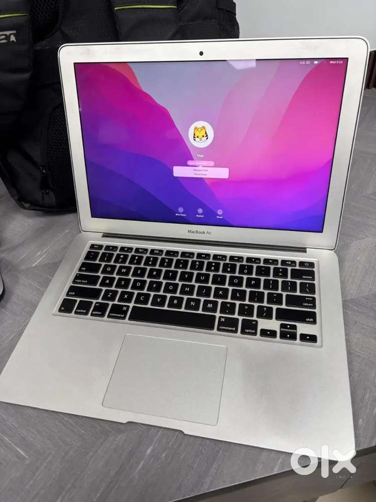 Apple MacBook Air Intel Core i5 5th Gen - (8 GB/256 GB  mint condition