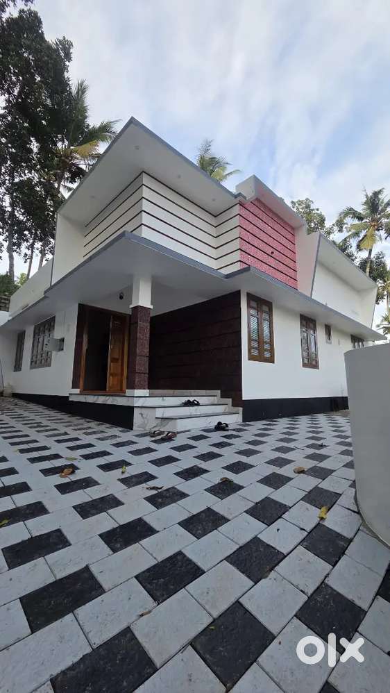 New budget house srekarym ayiroopara 3bhk 2 car parking