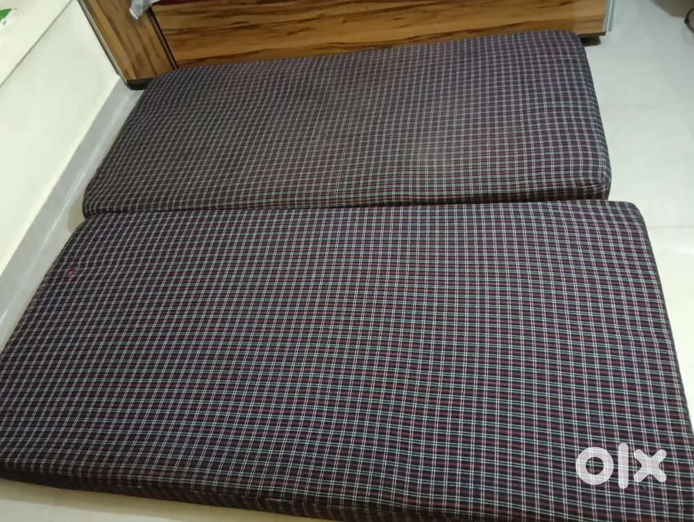 2.5 years old double bed mattress Sleepwell urjent sell