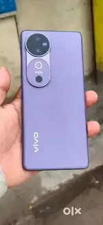 Vivo v40 8gb 256 6 month old good condition bill box available