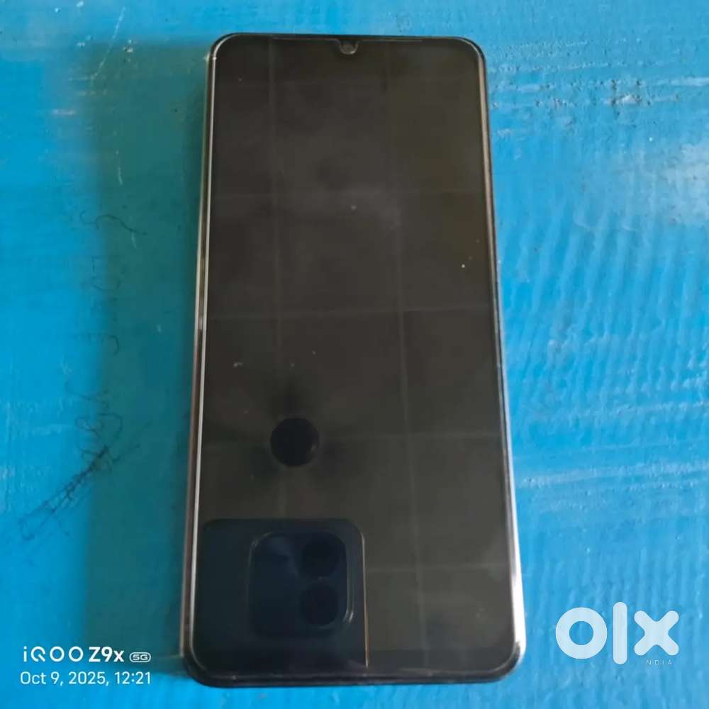 Vivo y19 , storage 128, Ram 6 ,