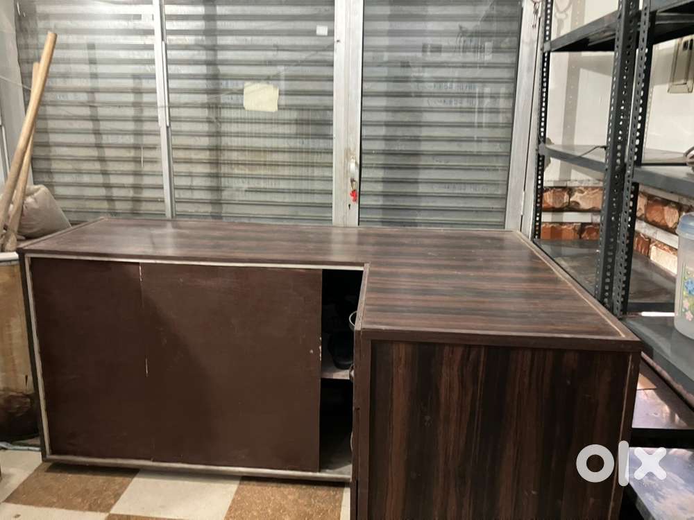A spacious Wooden counter for shops