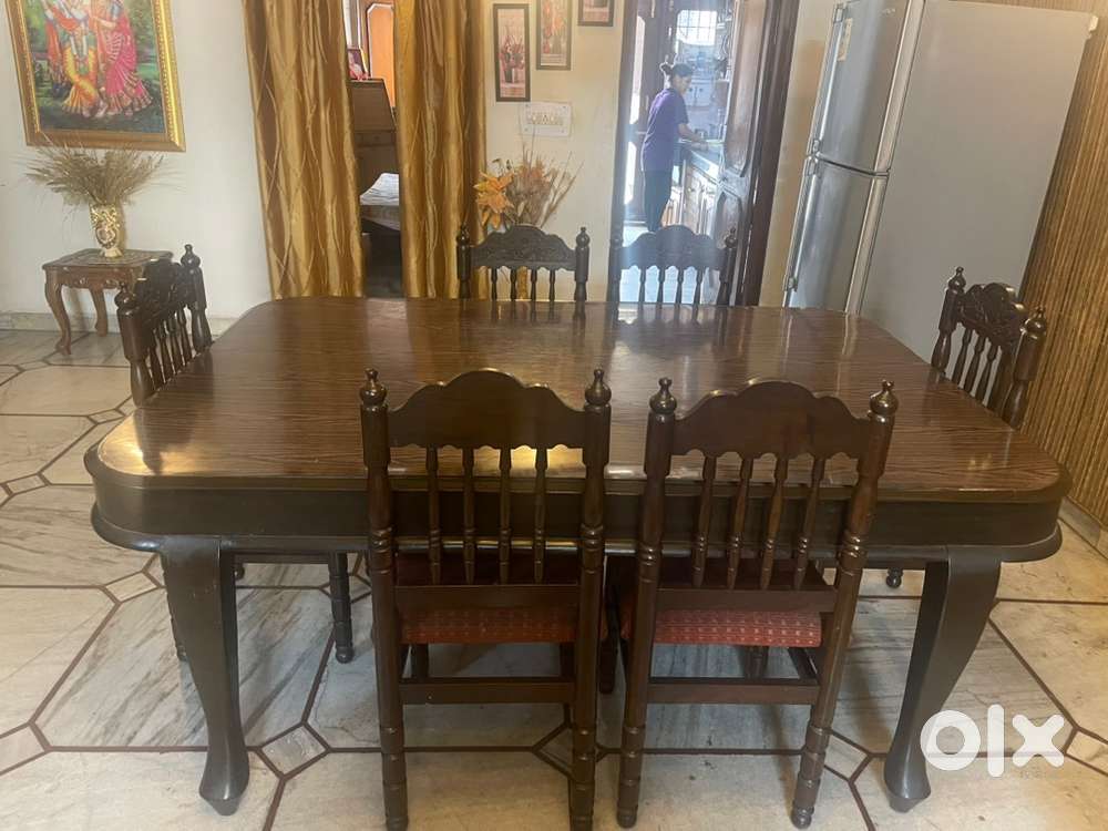 Dining Table of 8 chairs