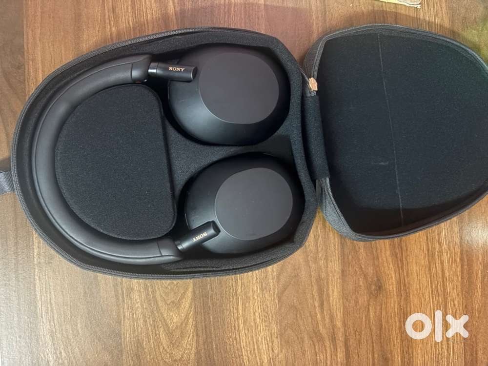 Sony WH-1000XM5 headphones