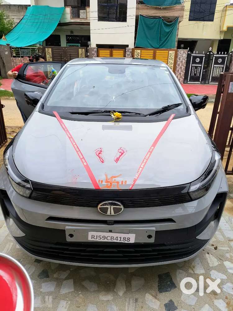 Tata Altroz 2025 Petrol 1920 Km Driven