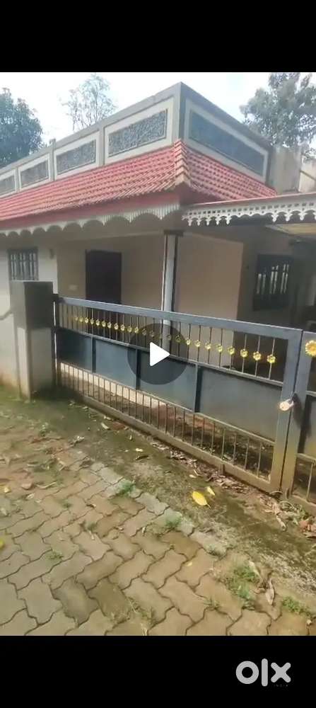 2 BHK House on 3.5 Cent Land at Malayidamthuruthu – ₹20 Lakh