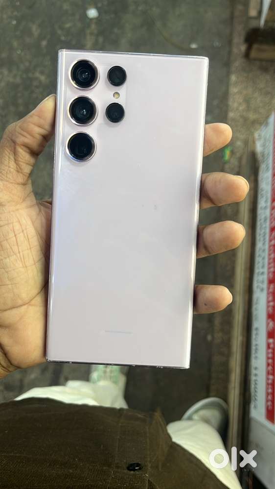 Second hand mobile shop