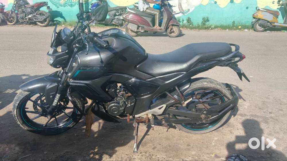 Yamaha -FZS  6years old  single hand byke good condition