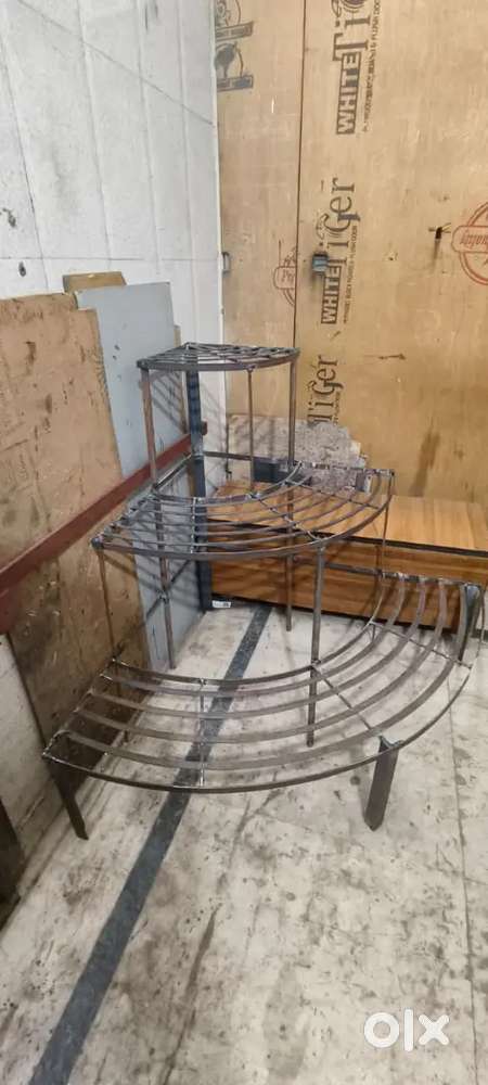 Flower pot stand metal