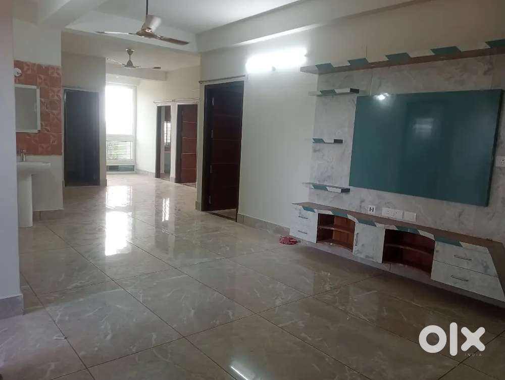 3bhk brand new semi furnished flat for rent