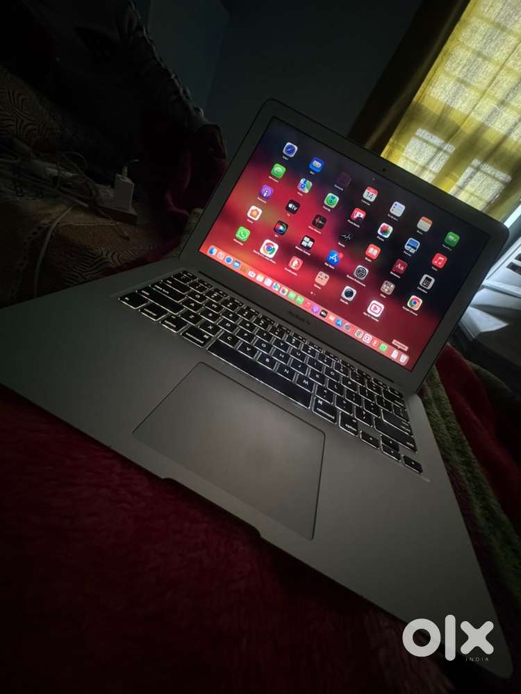 APPLE I PAD GOOD CONDITION AND LATEST UPDATET