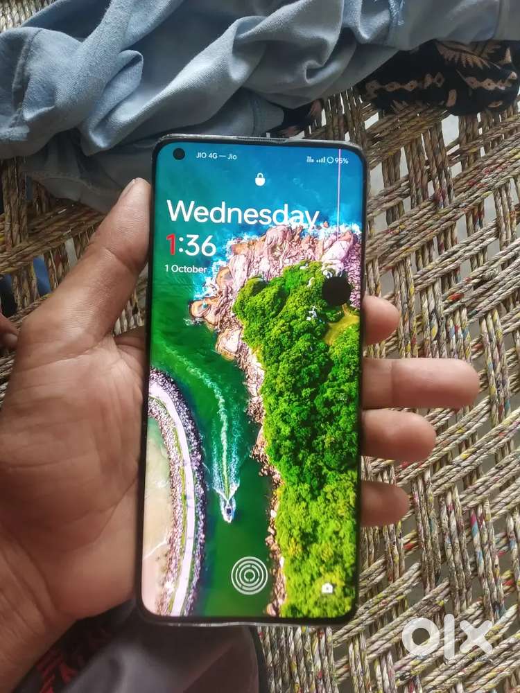 One plus 9 pro 8gb 128gb h 1yer old h