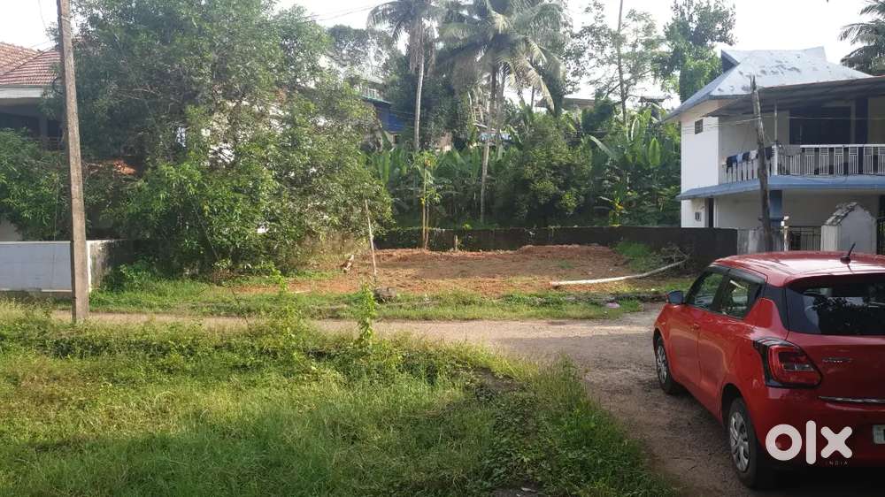 House Plots Kalathilpady 3 (6, 8 & 14 cents)  and  Manganam《10 cents)