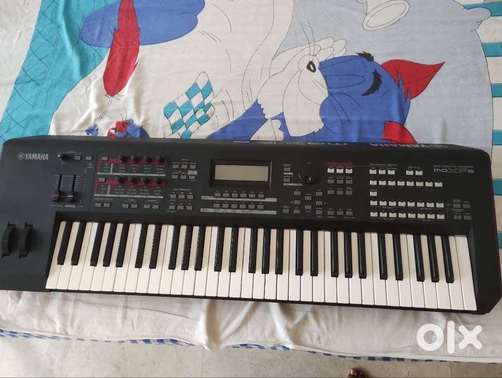 Yamaha MOX F 6 and flight case for sale
