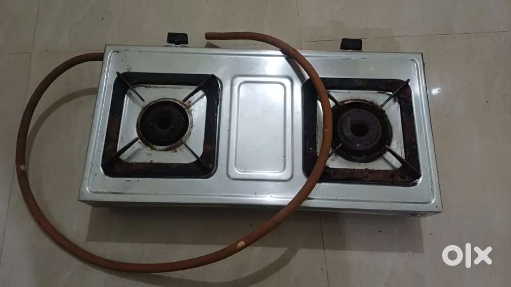 Gas stove with 2 burner