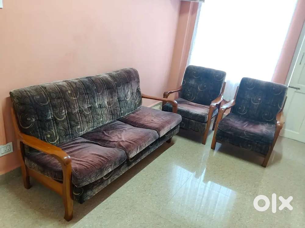 Wooden sofa for sale..ha ka dor ka ba bit ba biang